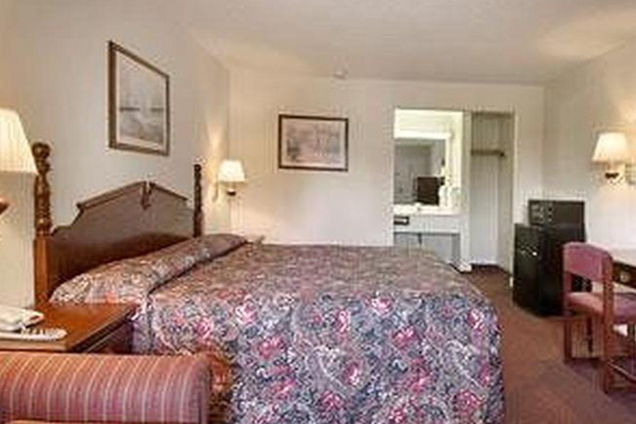 Rodeway Inn ลัมเบอร์ตัน ภายนอก รูปภาพ