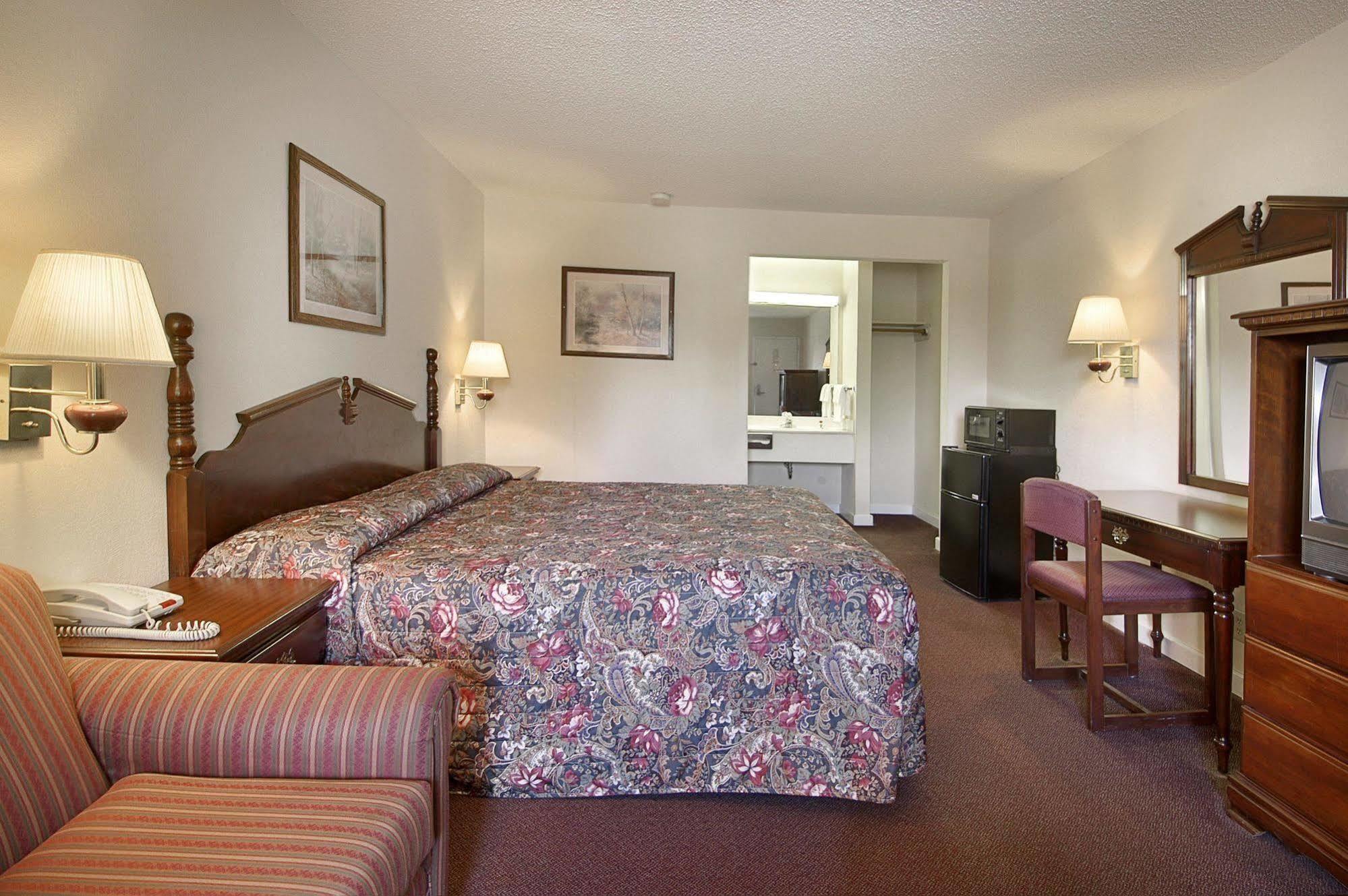 Rodeway Inn ลัมเบอร์ตัน ภายนอก รูปภาพ